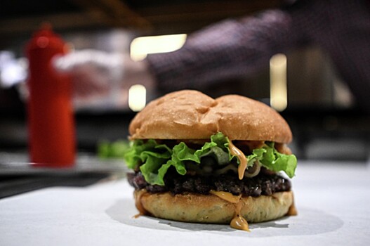 ФНС поднимет ставку НДС на гамбургеры до 20%