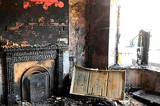 Многодетный отец спас семью от мучительной гибели в огне и попал в реанимацию