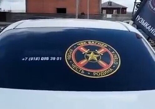 В Красноярском крае заметили брендированные авто с символикой ЧВК «Вагнер»