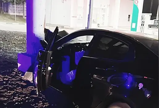 "Обнял" столб: водитель KIA Rio погиб в аварии в Самарской области