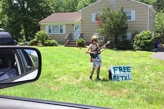 Щедрый гитарист прославился раздачей «бесплатного метала»