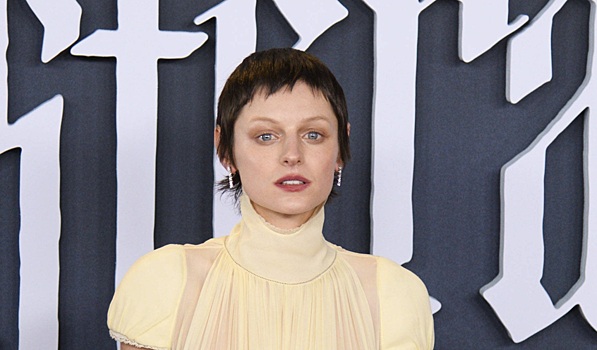 Эмма Коррин вновь пришла на премьеру фильма в полупрозрачном платье