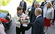 Путин заставил покраснеть жену президента Австрии