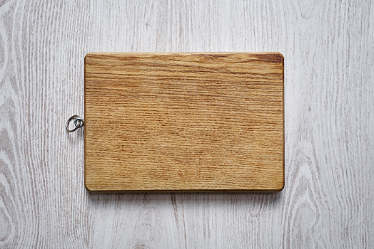 «Погибают на глазах прохожих»: жители Белогорска прикармливают голубей, отправляя их под колеса автомобилей