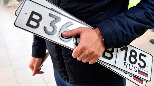 В МВД предложили сделать обязательным флаг РФ на номерах автомобилей