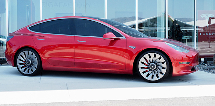Илон Маск назвал дату выпуска первой Tesla Model 3