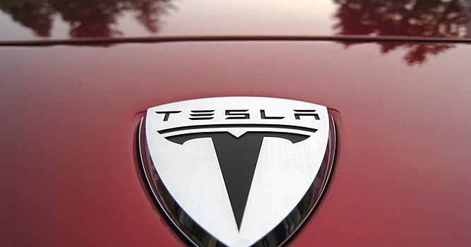 Tesla представила свой наиболее скоростной электромобиль