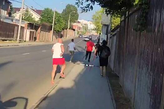 Депутат Госдумы показал видео с моментом нападения разбивших ему голову мигрантов