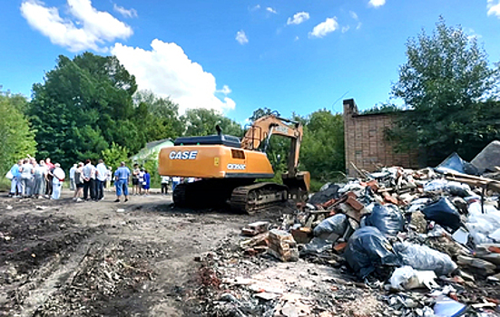 На территории бывшего детского лагеря в Подмосковье появилась свалка мусора