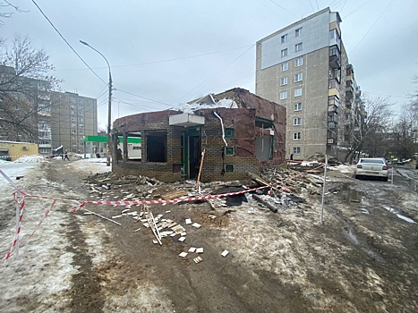 Ларек снесли на улице Родионова за незаконную торговлю алкоголем