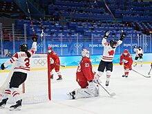 Хоккеистки женских сборных России и Канады вышли играть в масках на Олимпиаде в Пекине