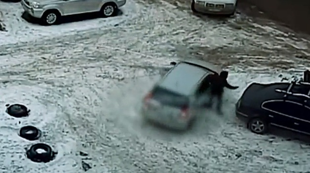 Автоледи чуть не убила женщину в Красноярске: видео