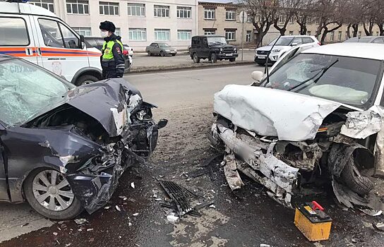 Четыре человека пострадали в массовом ДТП в Кургане