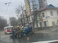 Автомобиль перевернулся после ДТП в центре Нижнего Новгорода
