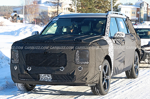 Случайные прохожие сфотографировали новый Hyundai Palisade в защите