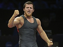 Российский борец Усманов завоевал золото чемпионата Европы по борьбе