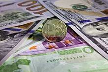 Банк России понизил курс доллара на 45 копеек
