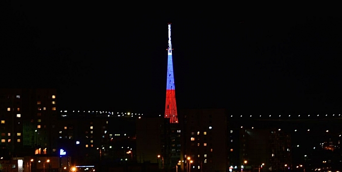 В Черкесске открыли новую телерадиовещательную башню с цветовой подсветкой
