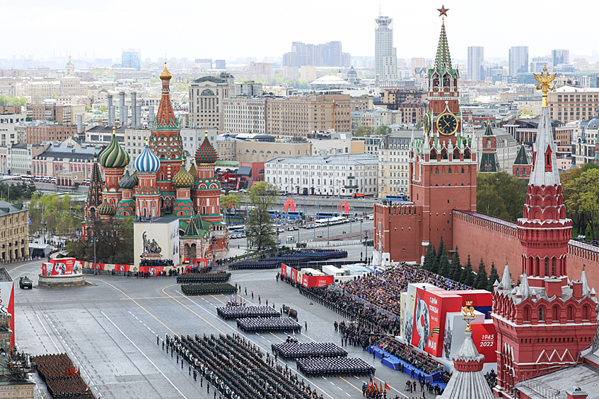 Военнослужащие парадных расчетов во время парада, посвященного 77-й годовщине Победы в Великой Отечественной войне, на Красной площади