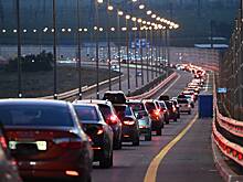 Россиян захотели штрафовать за проезд по Крымскому мосту без очереди