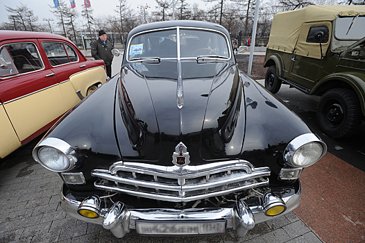 «Мерседес» 1938 года, «Москвич-407» и ГАЗ-13 «Чайка»: что еще увидят посетители выставки «Ретротранспорт»