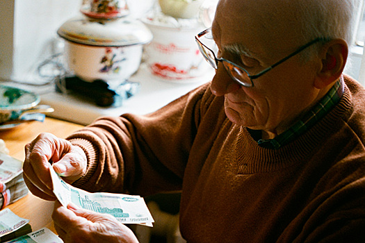 Эксперт предложил ввести пенсионные надбавки с 70 лет из-за низкой продолжительности жизни