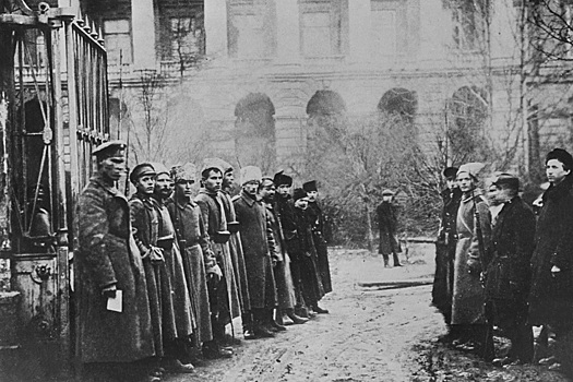 Самые нелепые мифы про Октябрьскую революцию