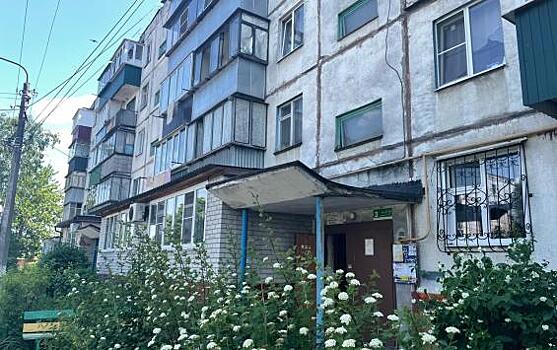 Администрацию города Дмитриева обязали найти управляющую компанию для 13 домов