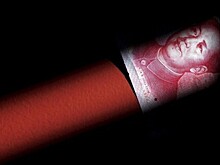 Эксперт: доллар падает из-за оплаты нефти в юанях