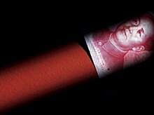 Эксперт: доллар падает из-за оплаты нефти в юанях