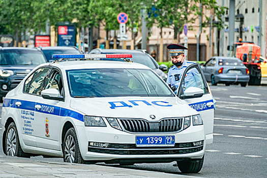 В Москве подросток на Mercedes врезался в автобус