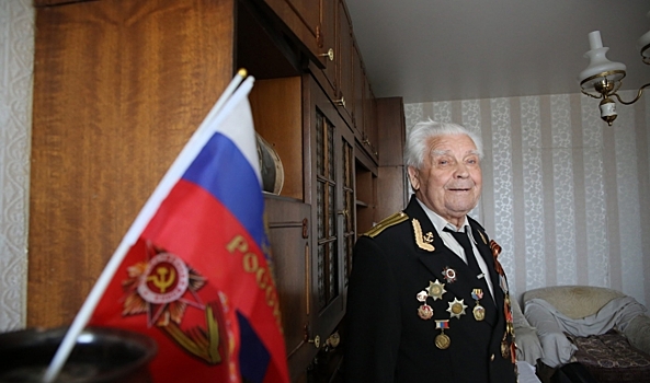 Глава Волгограда поздравил ветерана с 95-летием