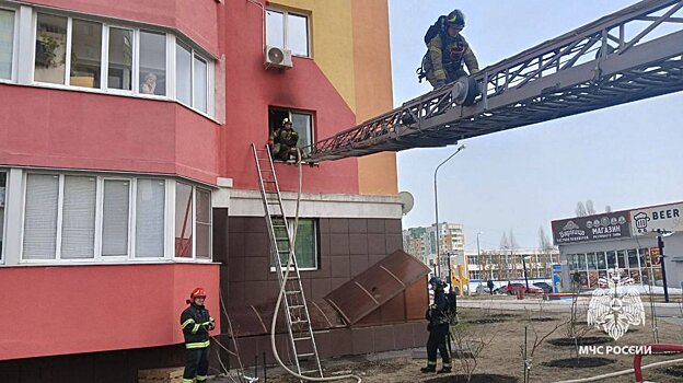 На улице Антонова в Пензе случился пожар в многоквартирном доме