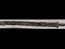 В Швеции ребенок нашел в озере древний меч