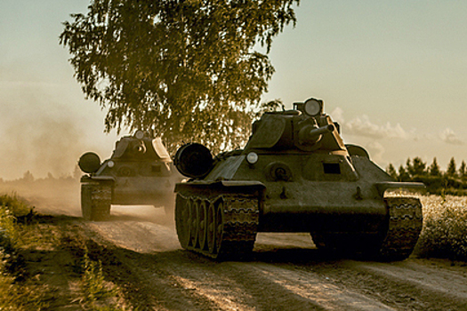 Российским военным в Сирии показали танки в кино