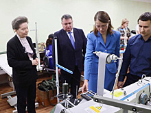 Губернатор ХМАО посетила ателье, где шьют одежду для бойцов СВО