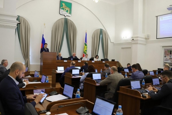Депутаты Думы Владивостока утвердили корректировку бюджета, увеличили размер выплаты многодетным взамен предоставленного земельного участка