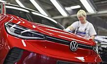 Volkswagen представил прототип беспроводной зарядки для электромобилей и салон из бумаги