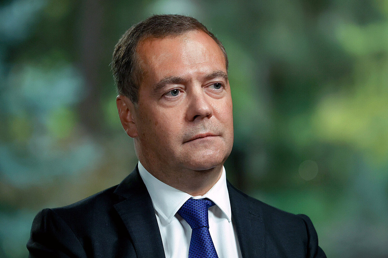 Медведев призвал не допустить появления этнических анклавов в России