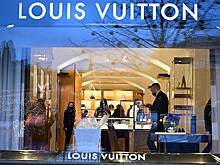 Приостановивший работу в России люксовый бренд обратился в Роспатент