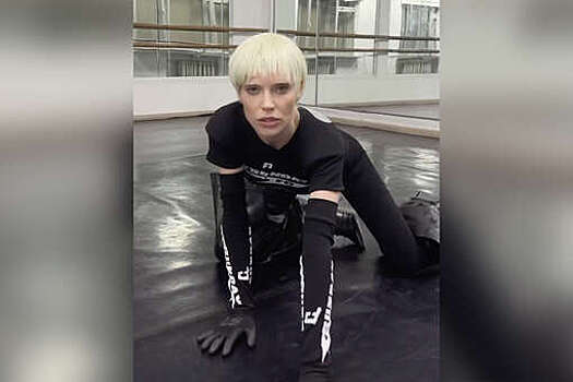 Певицу Глюкозу раскритиковали за танцы в студии