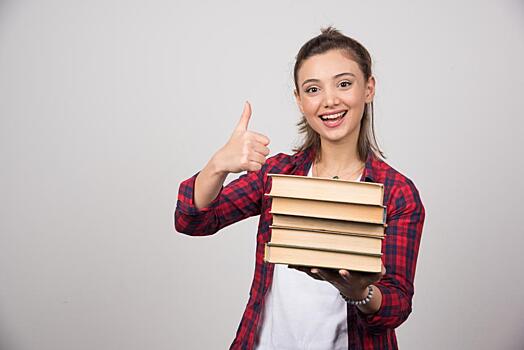 Названы книги, которые россияне перечитывают чаще всего