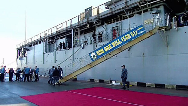 Американский десантный корабль вошел в порт Батуми