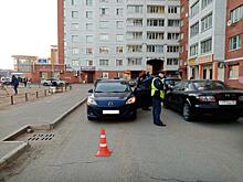 Водитель легкового автомобиля сбил двух пешеходов в Ясенево
