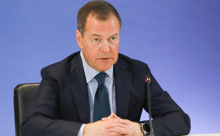 Медведев ответил на слова главы МИД Польши о прямом вмешательстве США в украинский конфликт