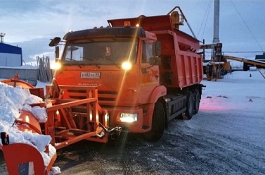 Дорожная служба Салехарда получила новые машины