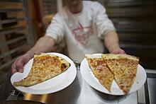 Крупнейшая в США пиццерия обратилась к неонацистам