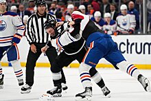 Российский хоккеист подрался с американцем в матче НХЛ
