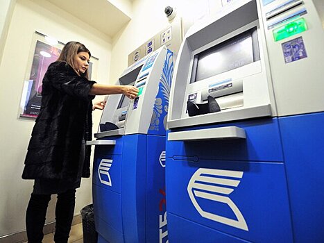 В АБР рассказали, когда банкоматы начнут принимать новые сторублевые купюры