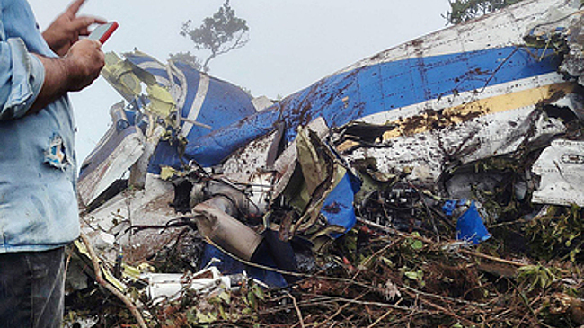 Пассажирский самолет потерпел крушение на севере Колумбии